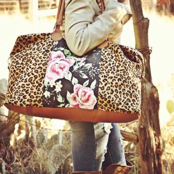 🔥 Limited! Faux Suede Leopard Floral Weekender - Picture 2 of 8